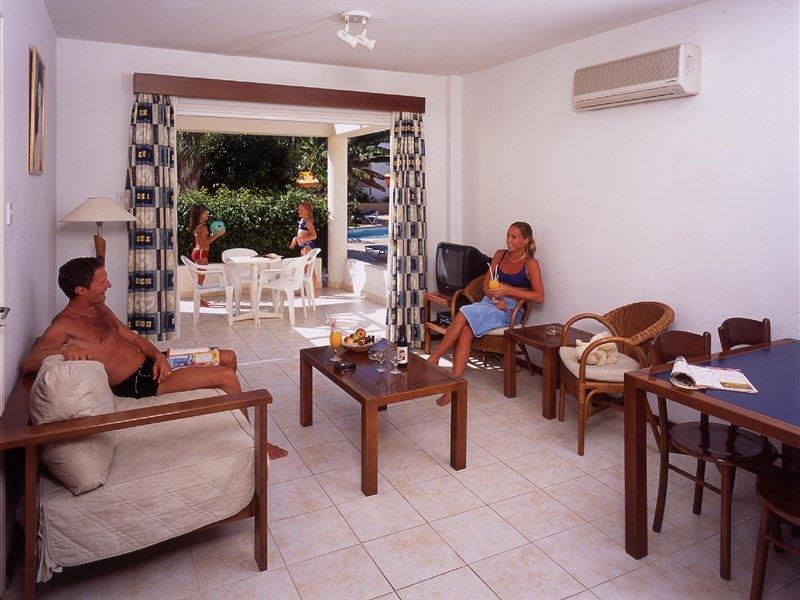 Jacaranda Hotel Apartments Protaras Exterior foto